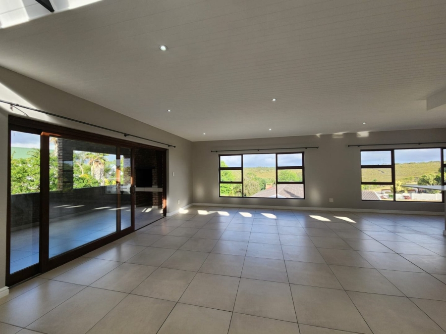 5 Bedroom Property for Sale in Loerie Park Western Cape